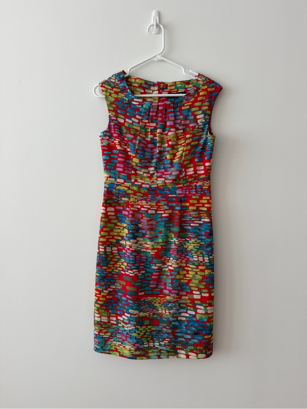 Ellen Tracy Multicolor Abstract Cap-Sleeve Sheath Dress with Red, Blue, Green